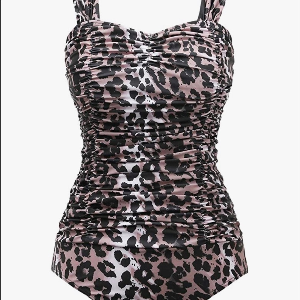 NWT Tummy flattering swimsuit